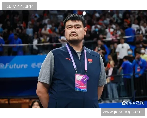 姚明新秀球衣背后的故事与篮球传奇的诞生之路 姚明新秀球衣背后的故事与篮球传奇的诞生之路