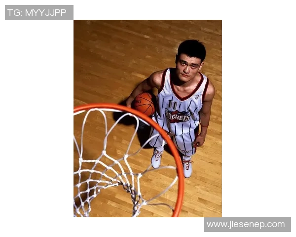 姚明重返赛场展现状元风采引发篮球迷热议 姚明重返赛场展现状元风采引发篮球迷热议