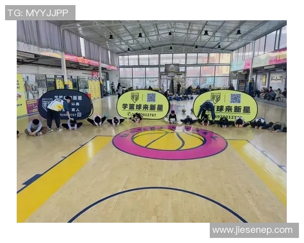 姚明斌在课堂上分享篮球经验与人生哲学的精彩瞬间 姚明斌在课堂上分享篮球经验与人生哲学的精彩瞬间