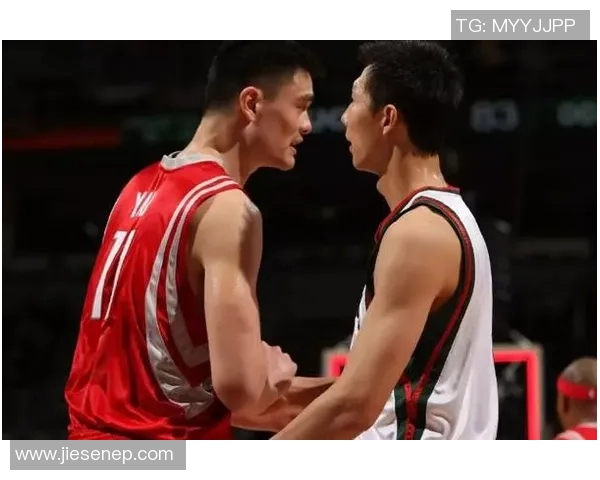 姚明罚球传球技巧解析如何在比赛中提升球员的表现与团队配合 姚明罚球传球技巧解析如何在比赛中提升球员的表现与团队配合