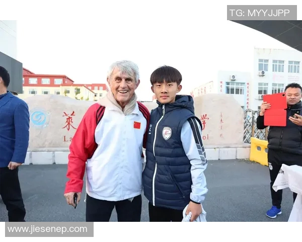 国际足球明星米卢的传奇人生与辉煌成就探秘