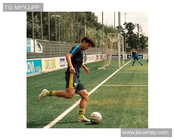 足球明星的肌肉身材揭秘如何锻炼出完美的运动员体型与力量