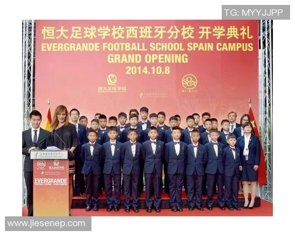 探索足球明星在场上的多样角色与位置分布解析 探索足球明星在场上的多样角色与位置分布解析