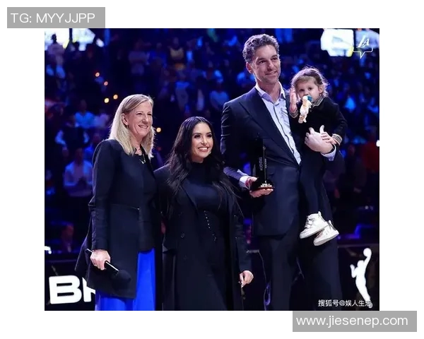 篮球明星假笑背后的真实情感与压力揭秘让我们一起探讨明星光环下的脆弱与坚强