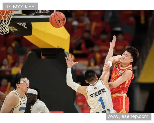 与篮球明星合照的难忘瞬间记录了我的青春梦想与追逐的热情 与篮球明星合照的难忘瞬间记录了我的青春梦想与追逐的热情